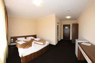Отель Hotel Iri Буштени Двухместный номер с 1 кроватью или 2 отдельными кроватями, вид на горы-15